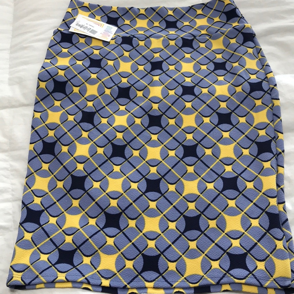 LuLaRoe Cassie size Medium.
